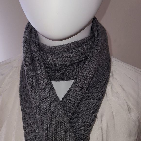 H&M Scarf - Picture 11 of 12